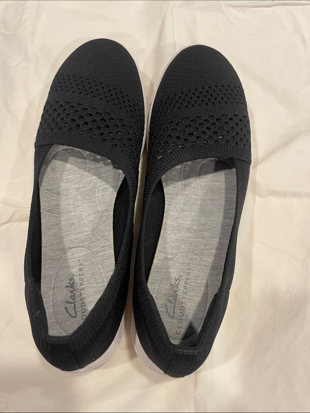 New Clarks Black Knit Slip-On Flats Women’s Size 9